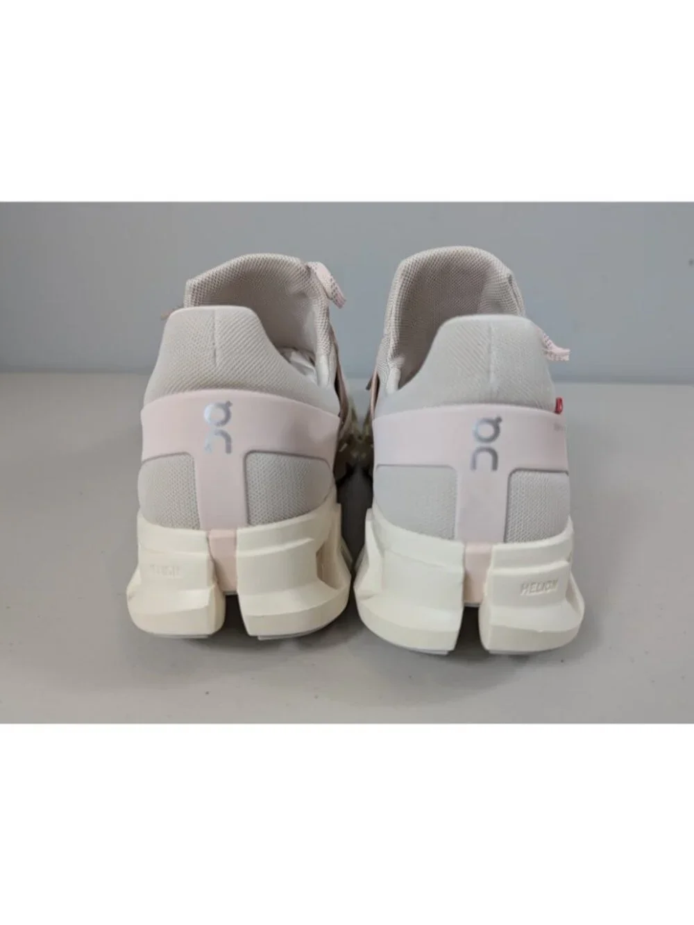 On Cloud swift shoes in ivory/pink color sneakers women's size 11